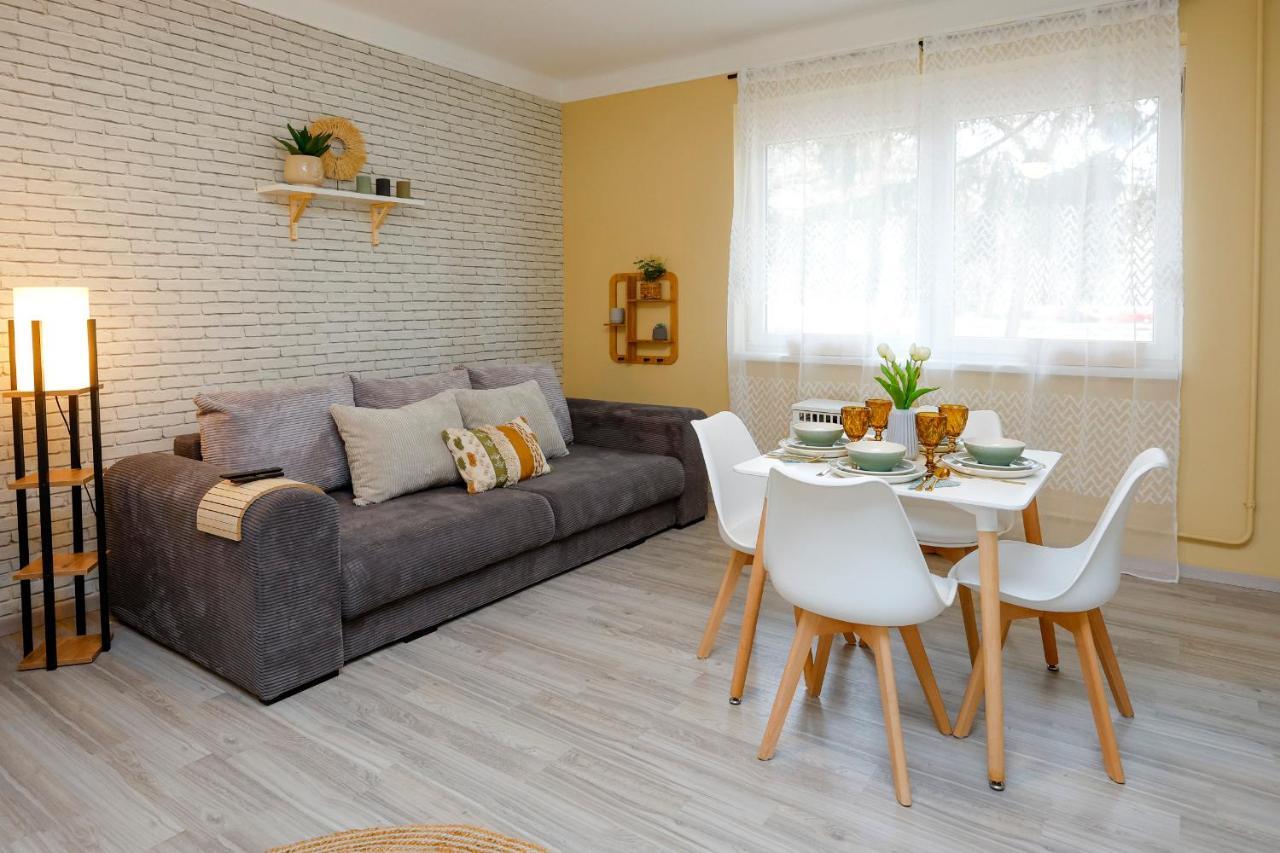 Parti Setany Apartman Eger Luaran gambar