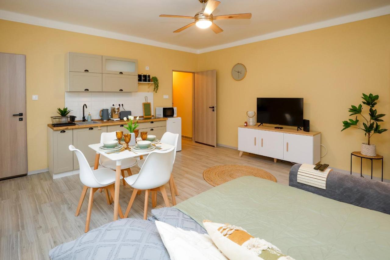 Parti Setany Apartman Eger Luaran gambar